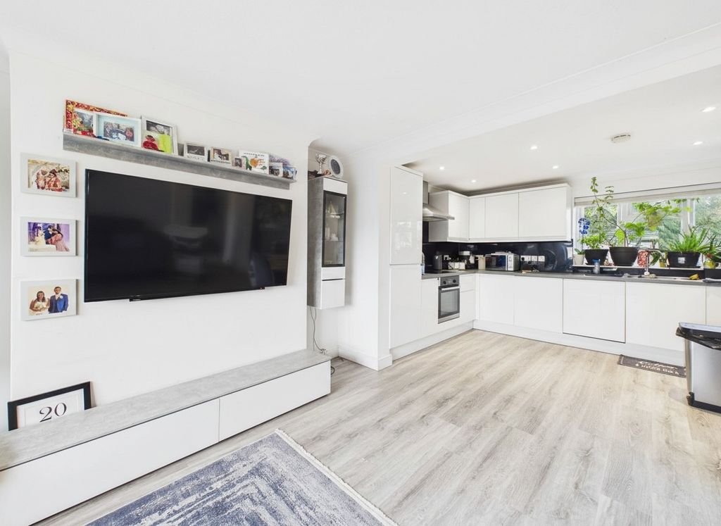 Property photo 2 of 14 4906961