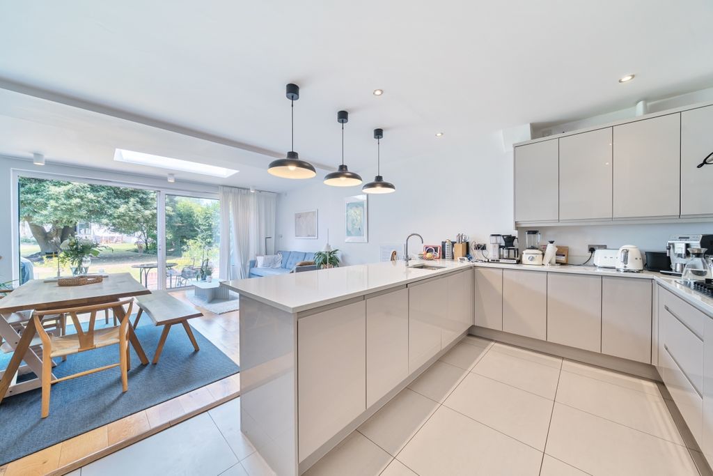 Property photo 1 of 19 1312115-12-685028...