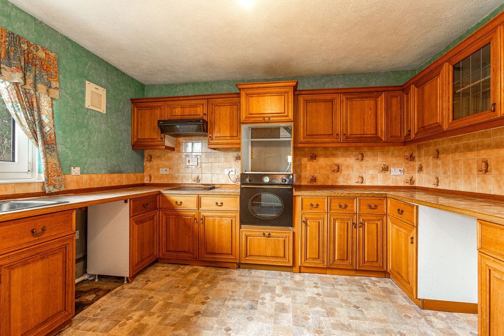 Property photo 3 of 24 Breakfasting Kitchen