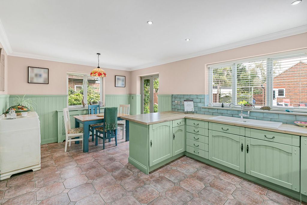 Property photo 3 of 30 Kitchen