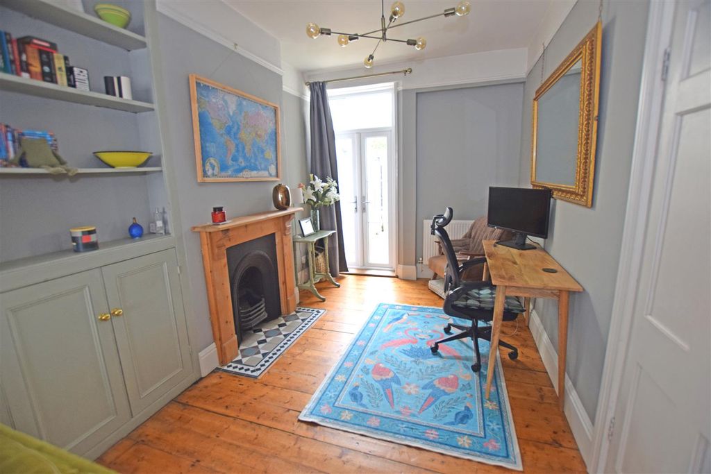 Property photo 3 of 13 Lounge1.Jpg