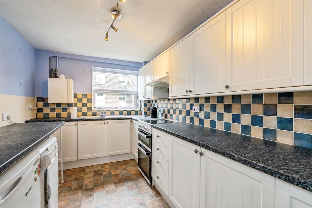 Property photo 2 of 12