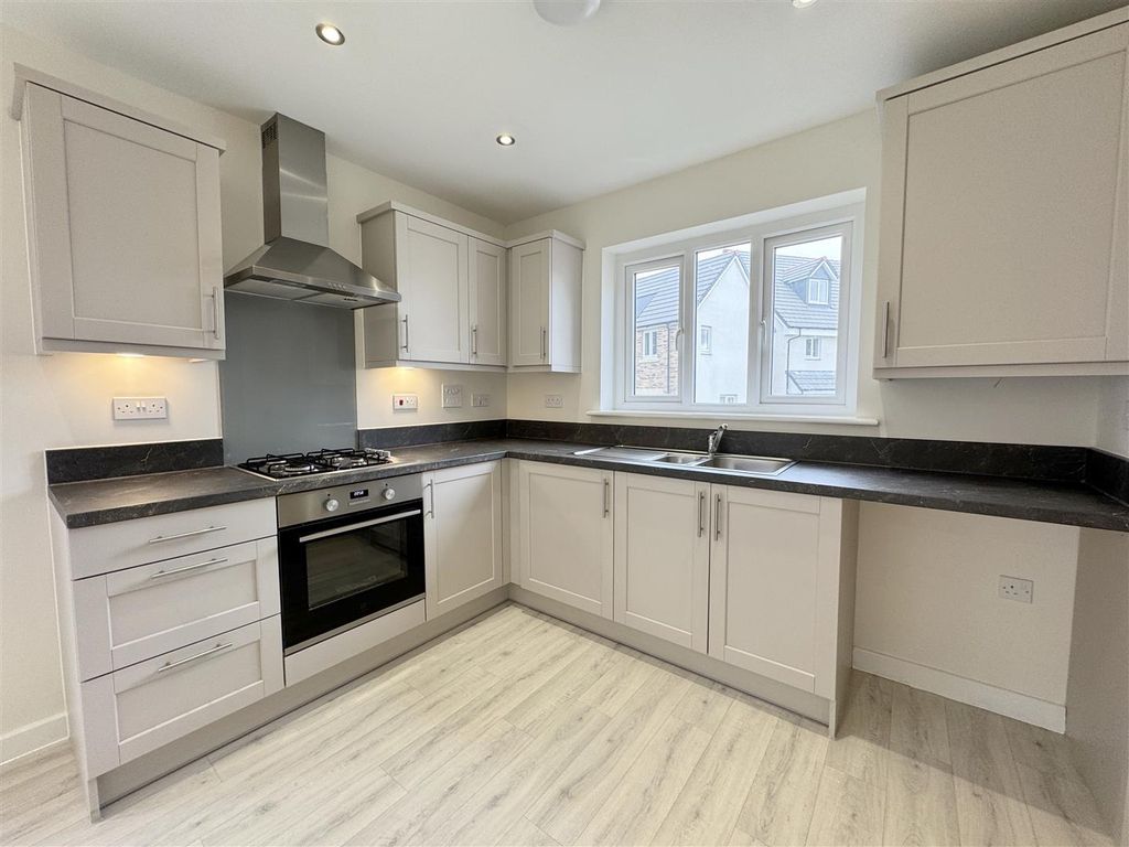 Property photo 3 of 13 Kitchen