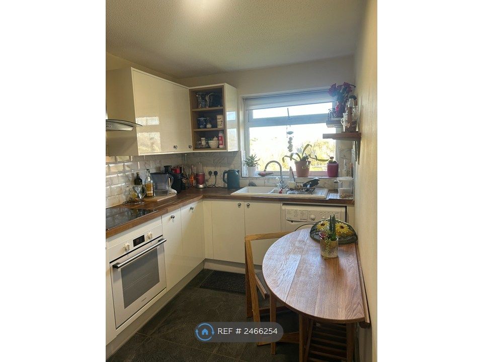 Property photo 2 of 5 Kitchen