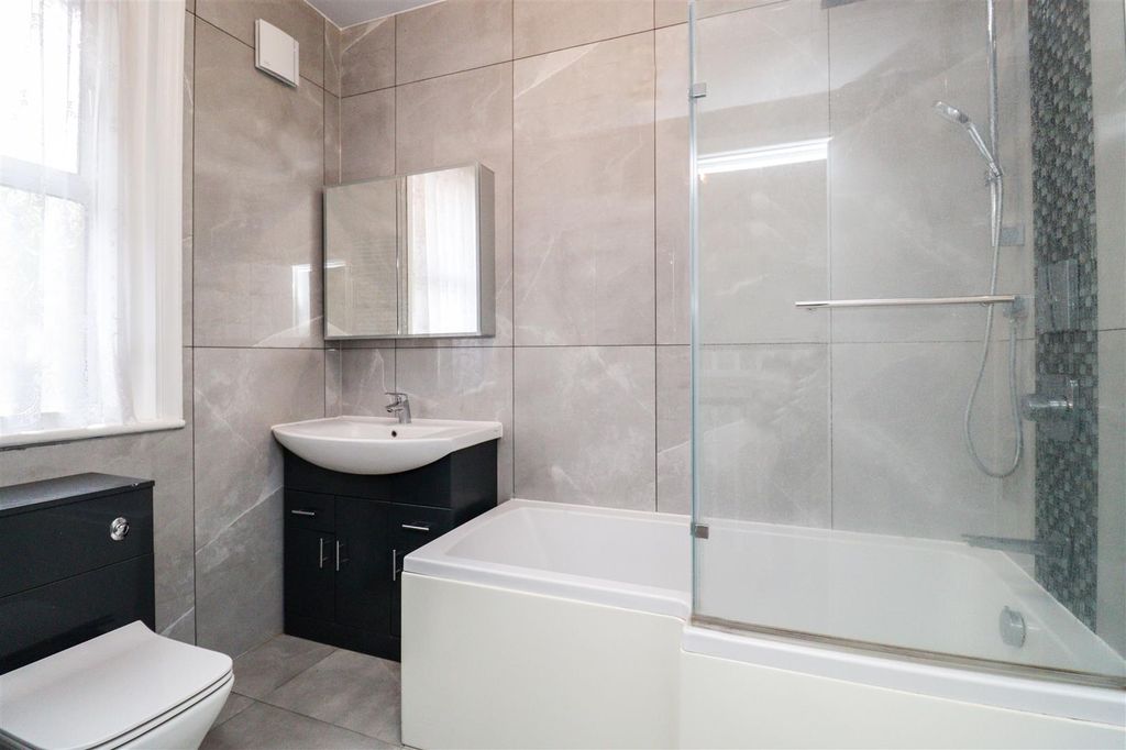 Additional image 22 of 7 bed detached house for saleSalisbury Road, Farnborough GU14