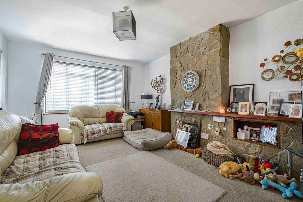 Property photo 2 of 10 Living Room