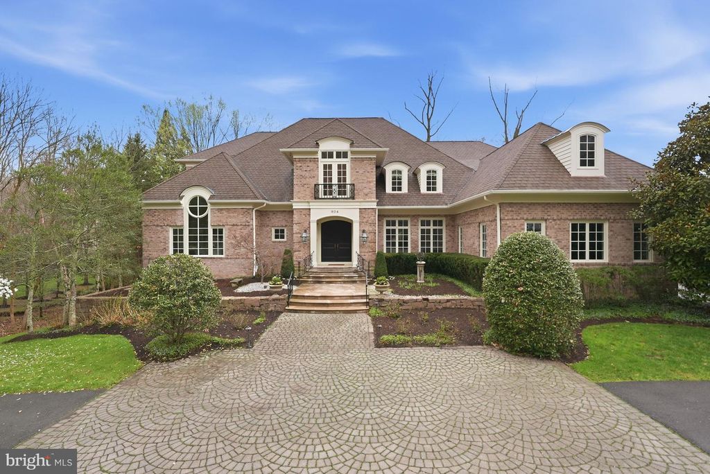 Property photo 1 of 24