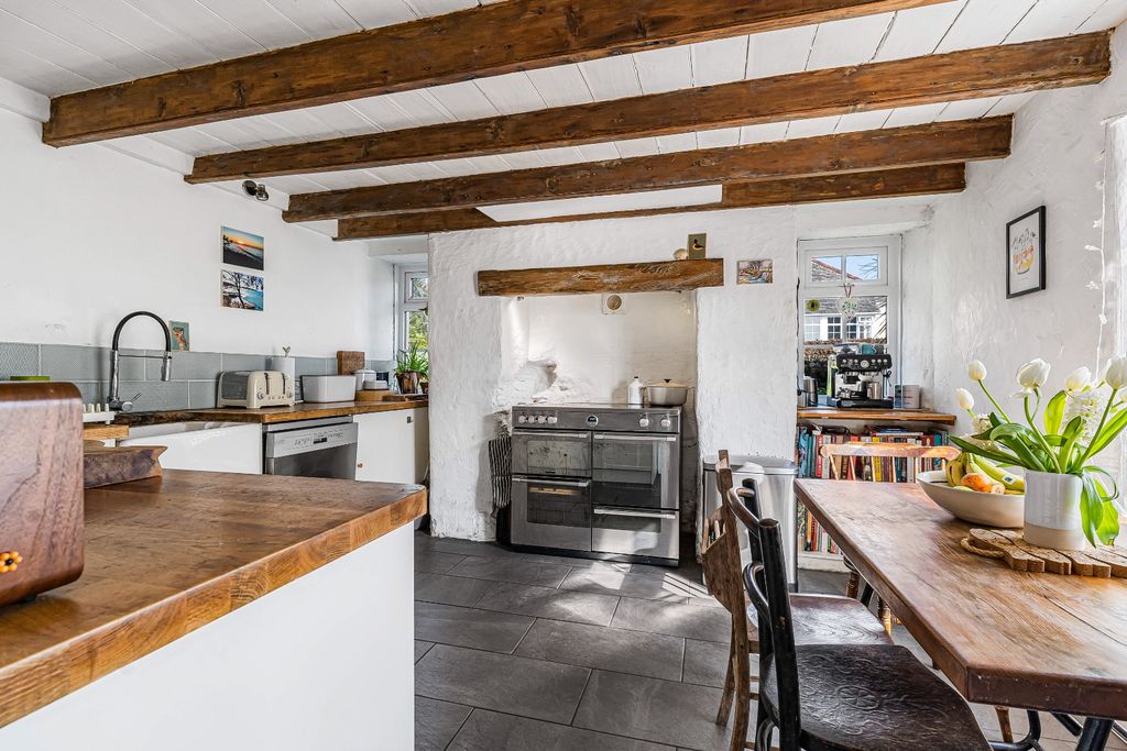 Property photo 3 of 31 4865565