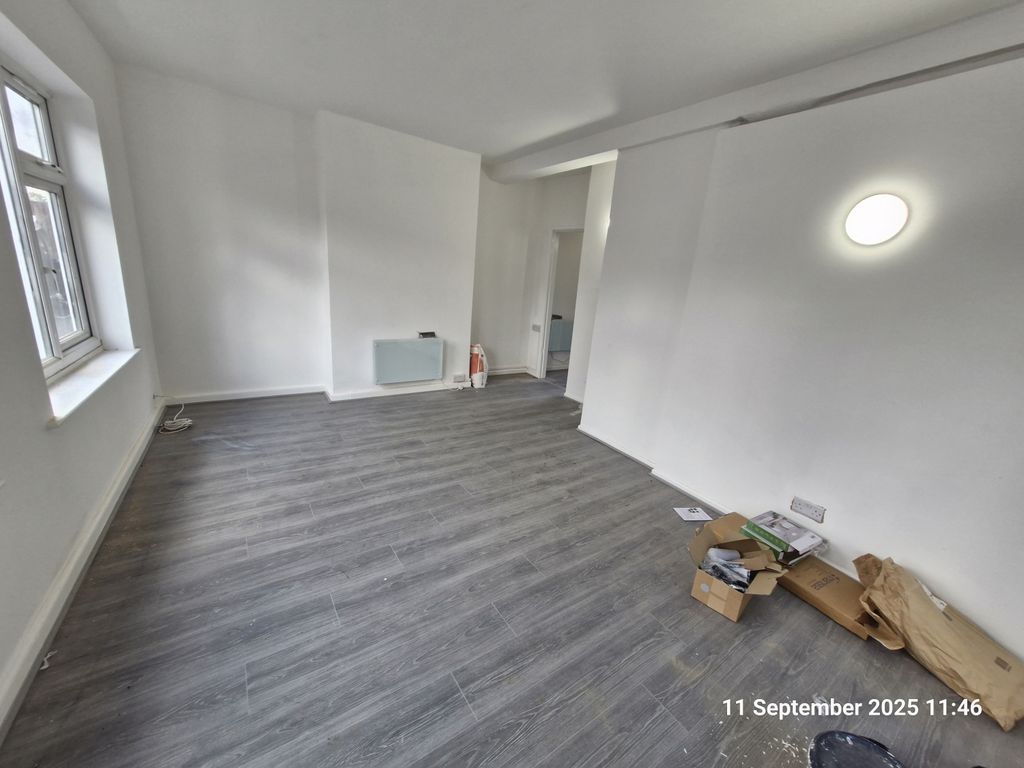 Property photo 3 of 5 Studio - Living Room And Bedroom Together