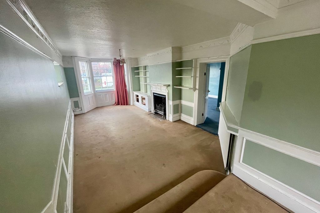 Property photo 3 of 15 Woodgate, London Road, Epsom, Surrey, Kt17 2Bb