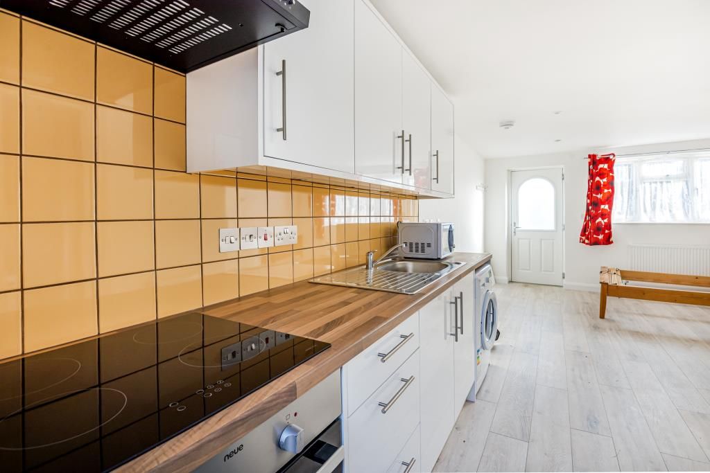 Property photo 3 of 10 Kitchen