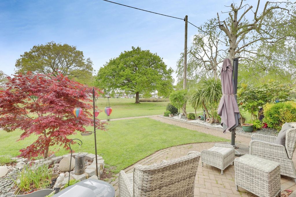 Property photo 2 of 28