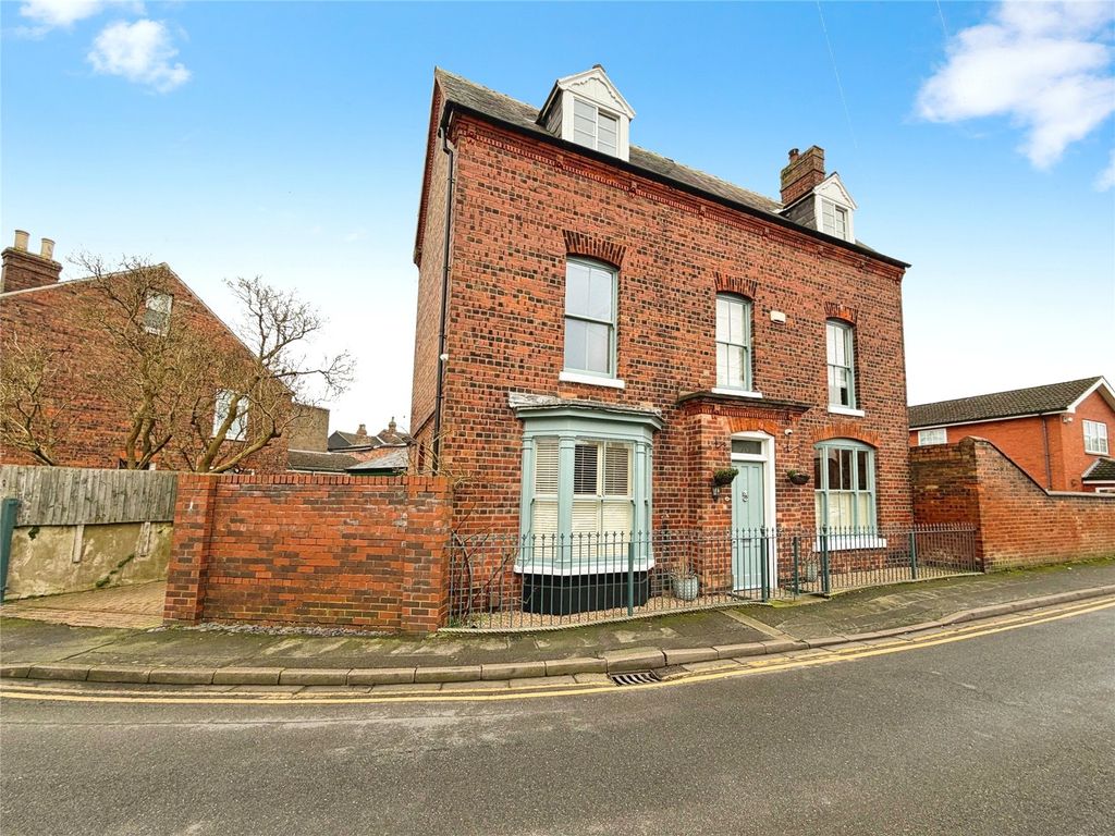 Property photo 1 of 20 Outside