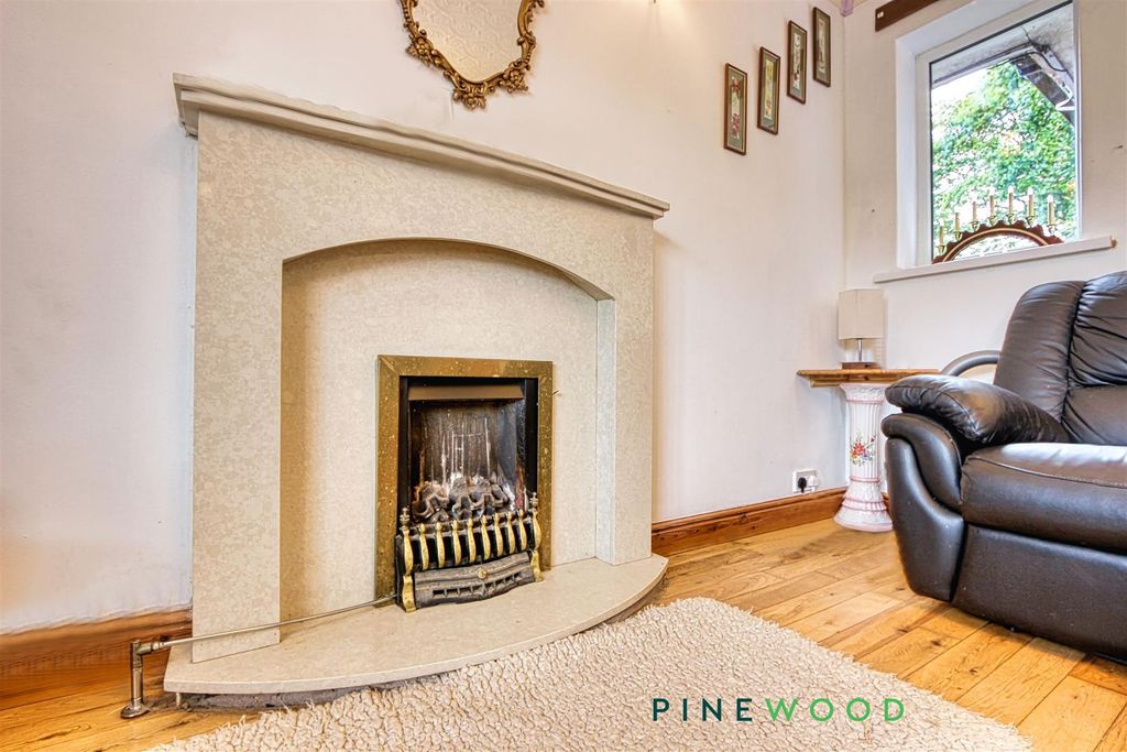 Property photo 3 of 22 Lounge