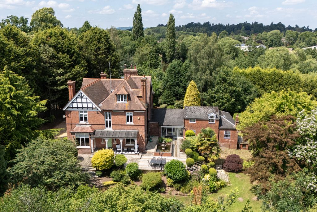 Property photo 1 of 24 Beautifully Furnished &amp; Gated Home