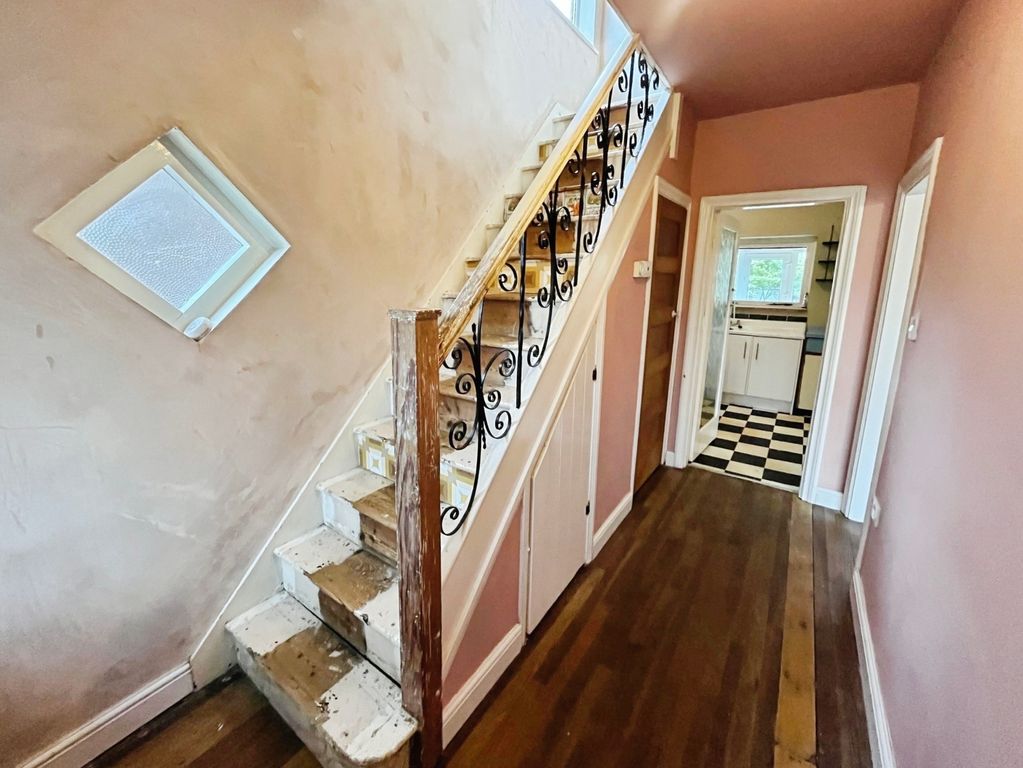 Property photo 2 of 14 Entrance Hall