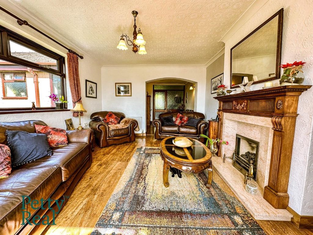 Property photo 3 of 19 8A96209F-3B63-48Bf-A3Eb-3C6E8Fedd3D8.Jpeg