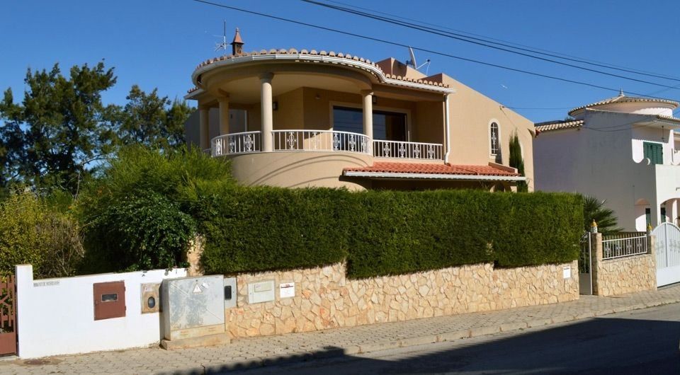 Property photo 2 of 31