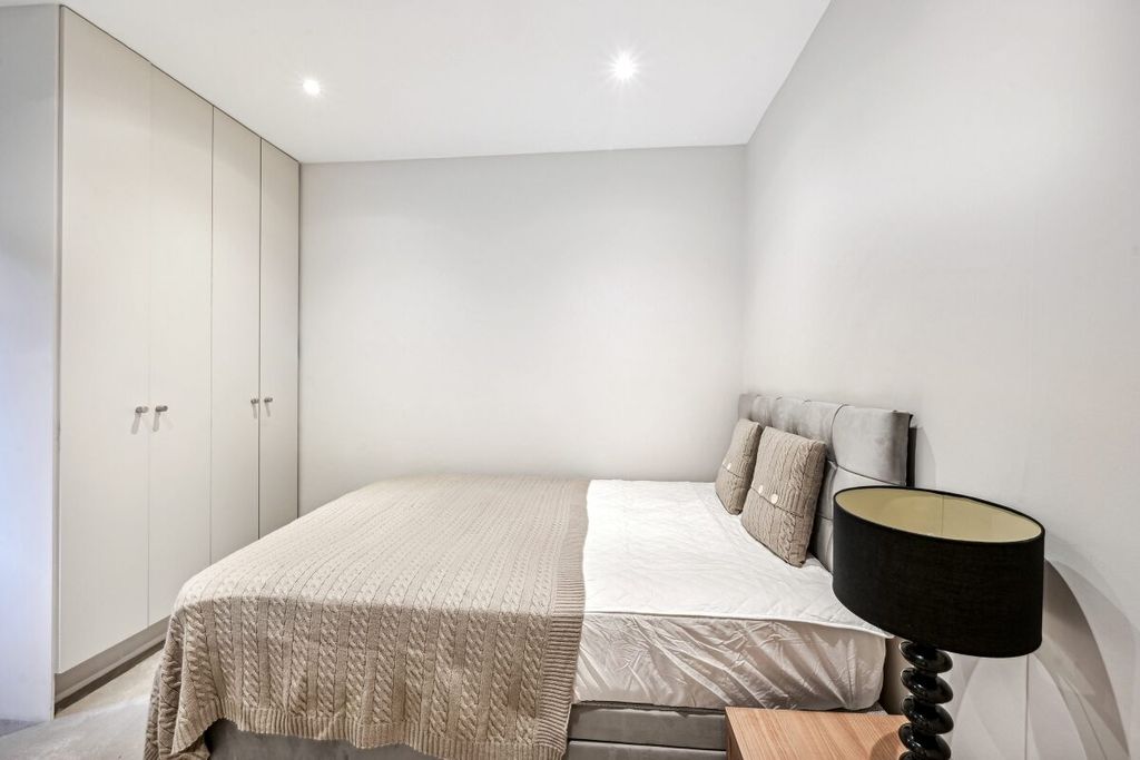 Property photo 3 of 10 Britten House (8)