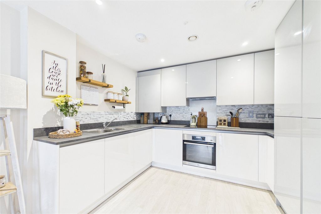 Property photo 2 of 8 Picture No. 16