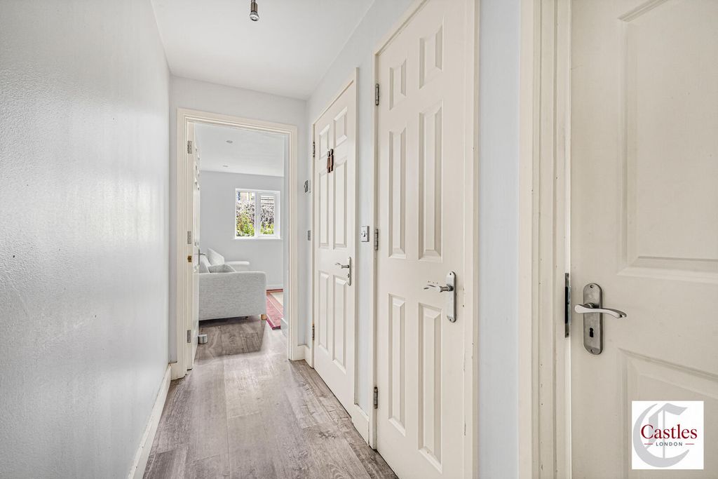 Property photo 2 of 12 Hallway