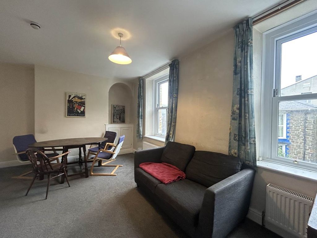 Property photo 2 of 10 Living Room