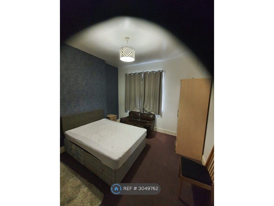 Property photo 1 of 11 Room 2 Large Double