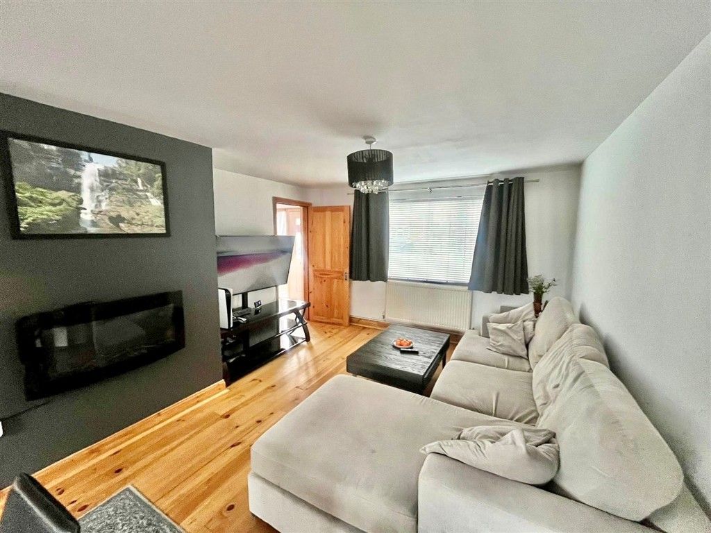 Property photo 3 of 10 Lounge Area