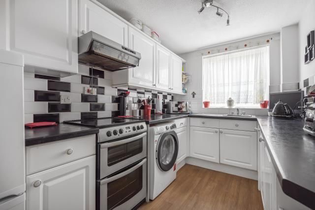 Property photo 2 of 10 Kitchen