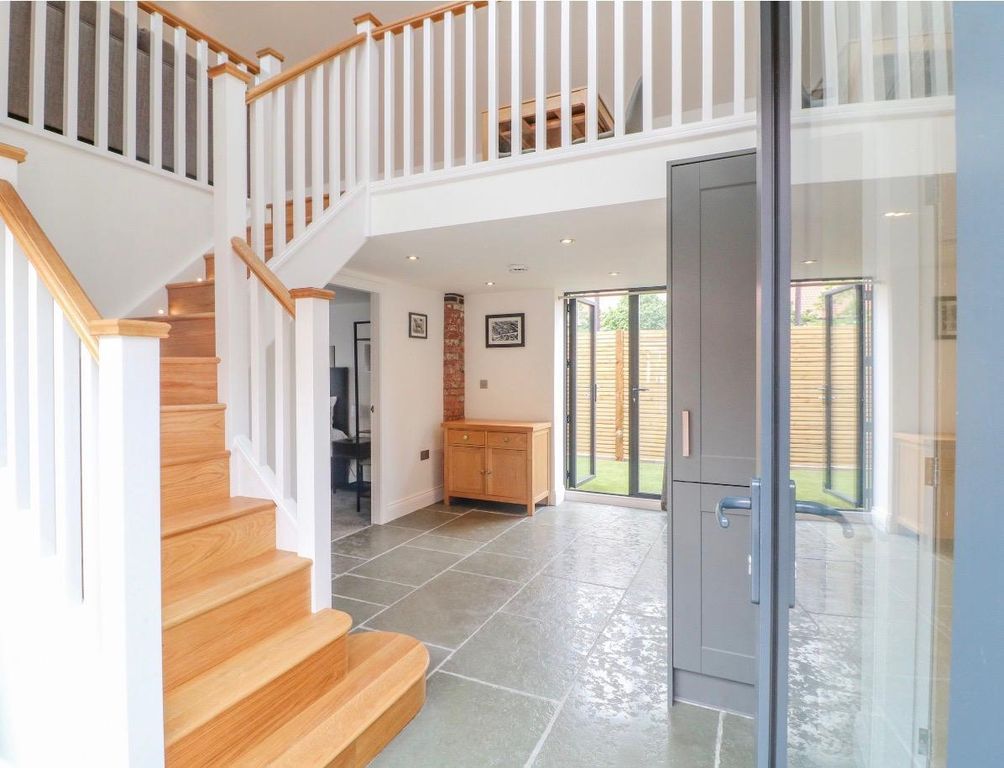 Property photo 1 of 36 D86B77B5-598F-4c2E-9Bb2-Aaffdbdb395d