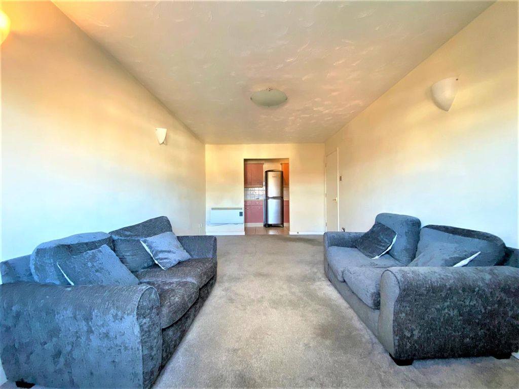 Property photo 2 of 7 Lounge