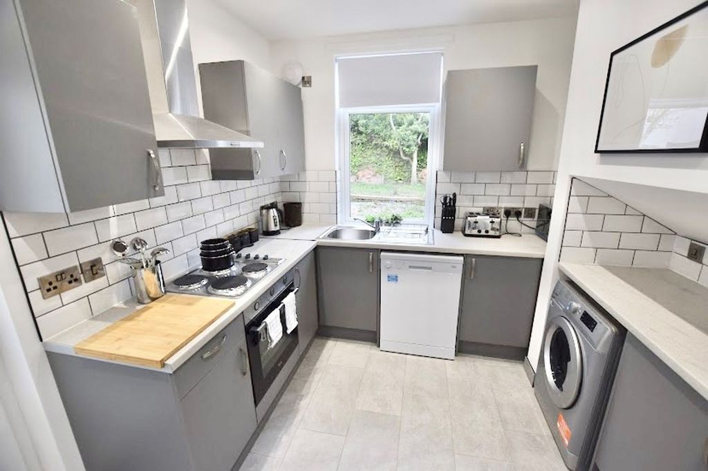 Property photo 3 of 9 Communal Kitchen