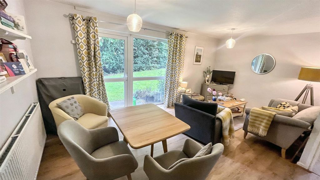 Property photo 2 of 10 Living/Dining Room