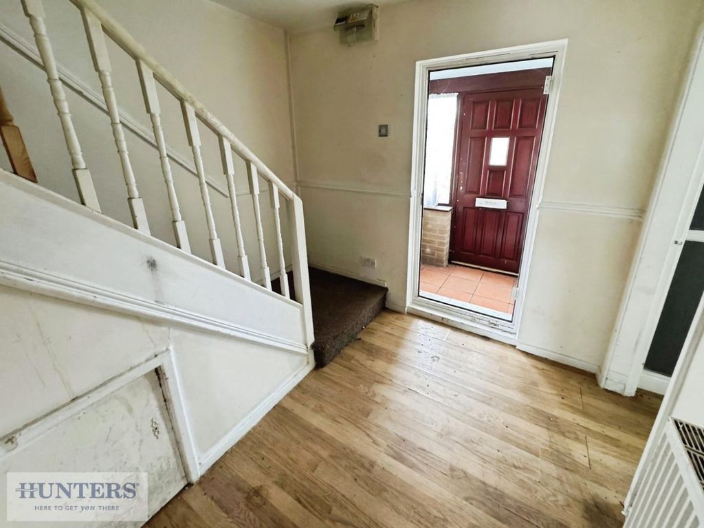 Property photo 3 of 12 Entrance Hallway