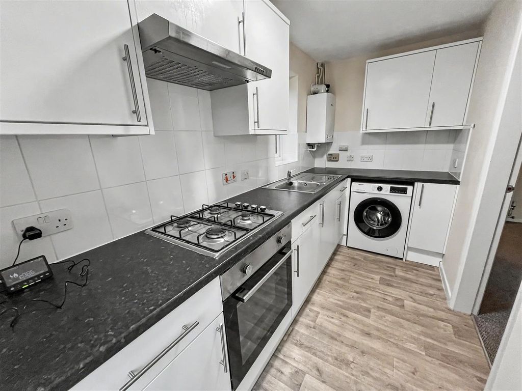 Property photo 2 of 10 Kitchen.Jpeg