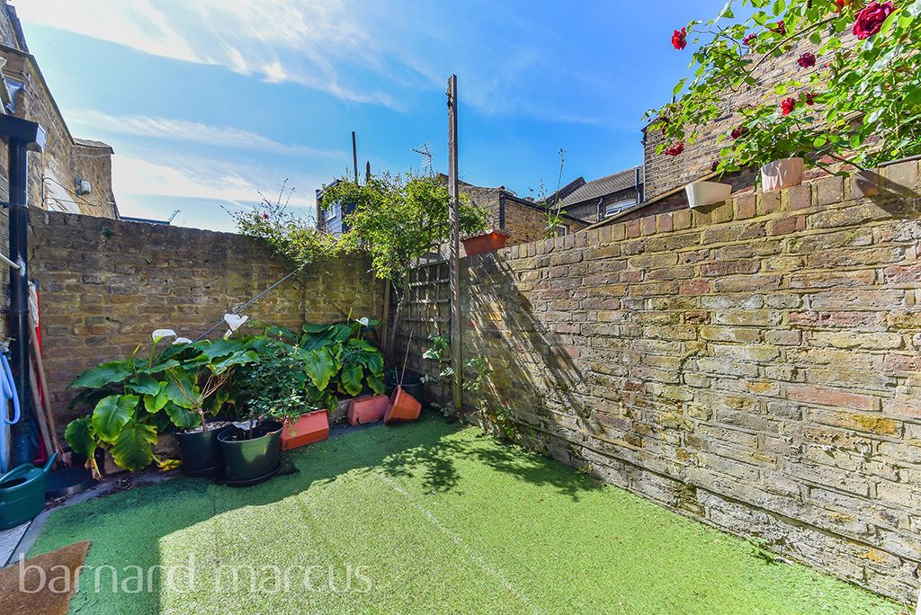 Property photo 3 of 8 Garden