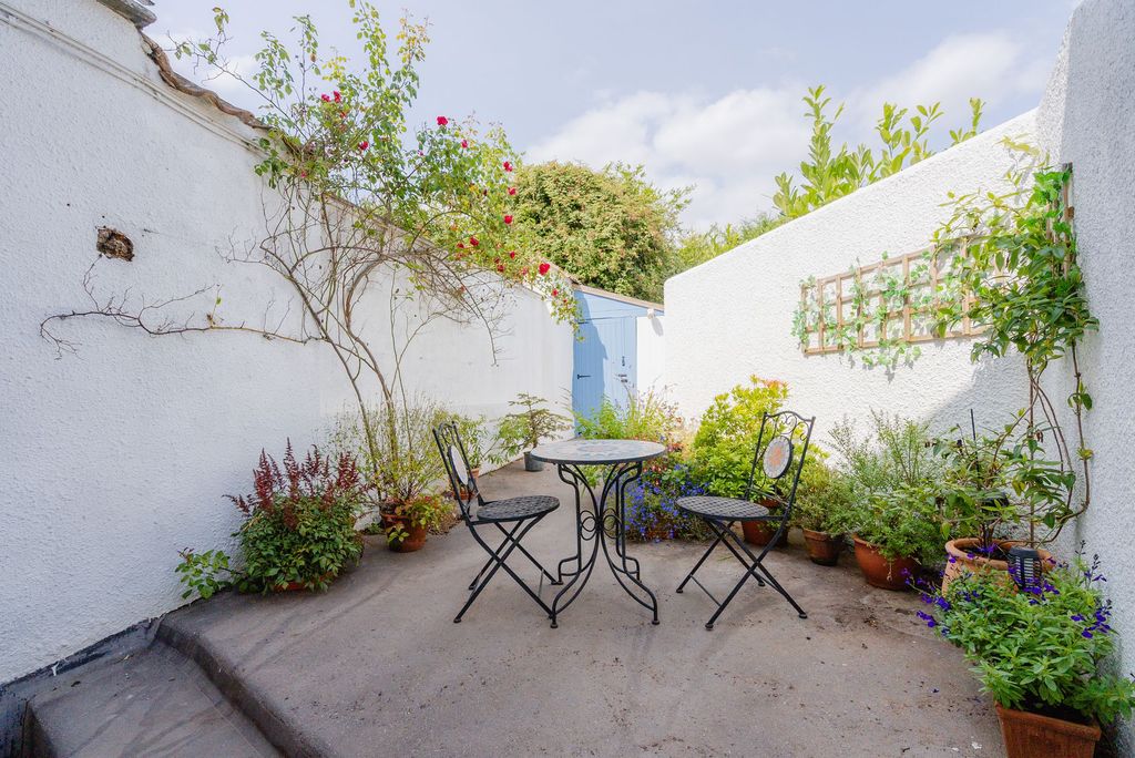 Property photo 3 of 16