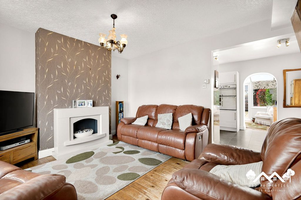 Property photo 3 of 32