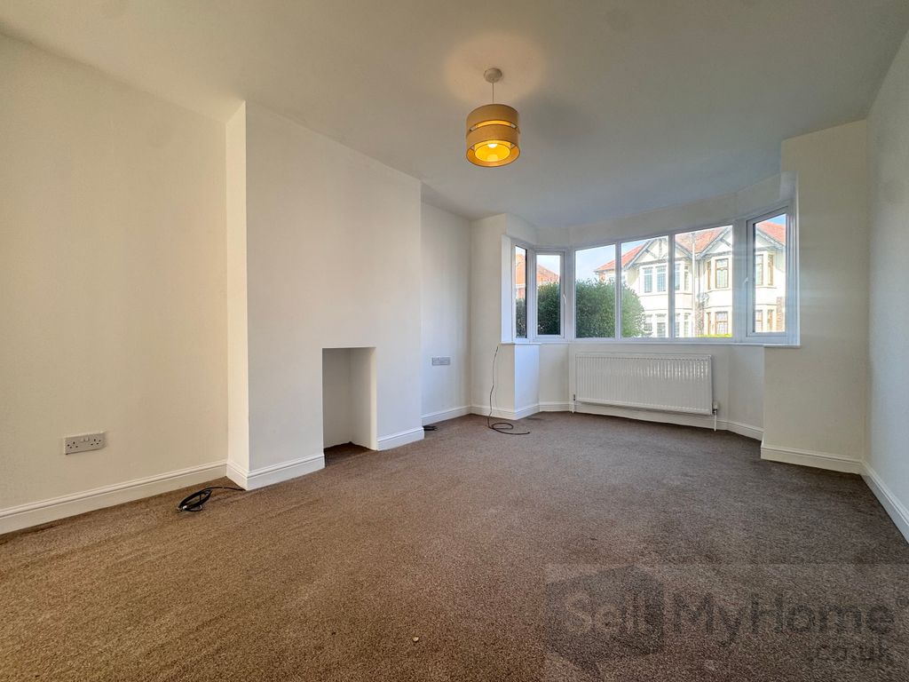 Property photo 2 of 12 Lounge