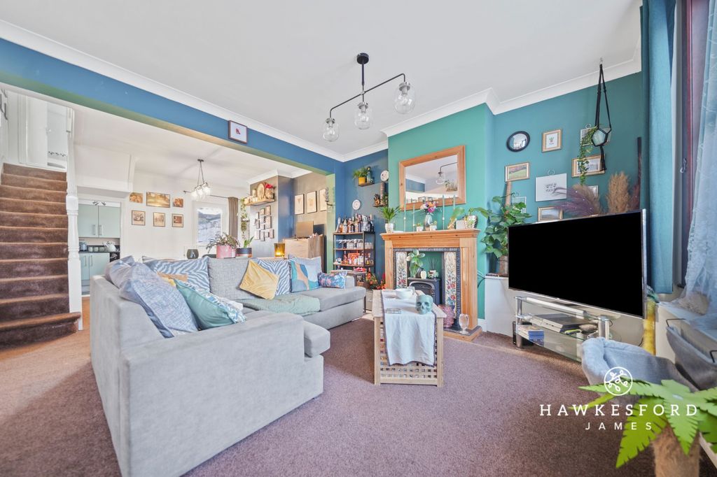 Property photo 2 of 10 Epps Road, Sittingbourne - Lounge/Diner