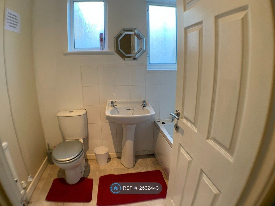 Property photo 2 of 8 Bathroom