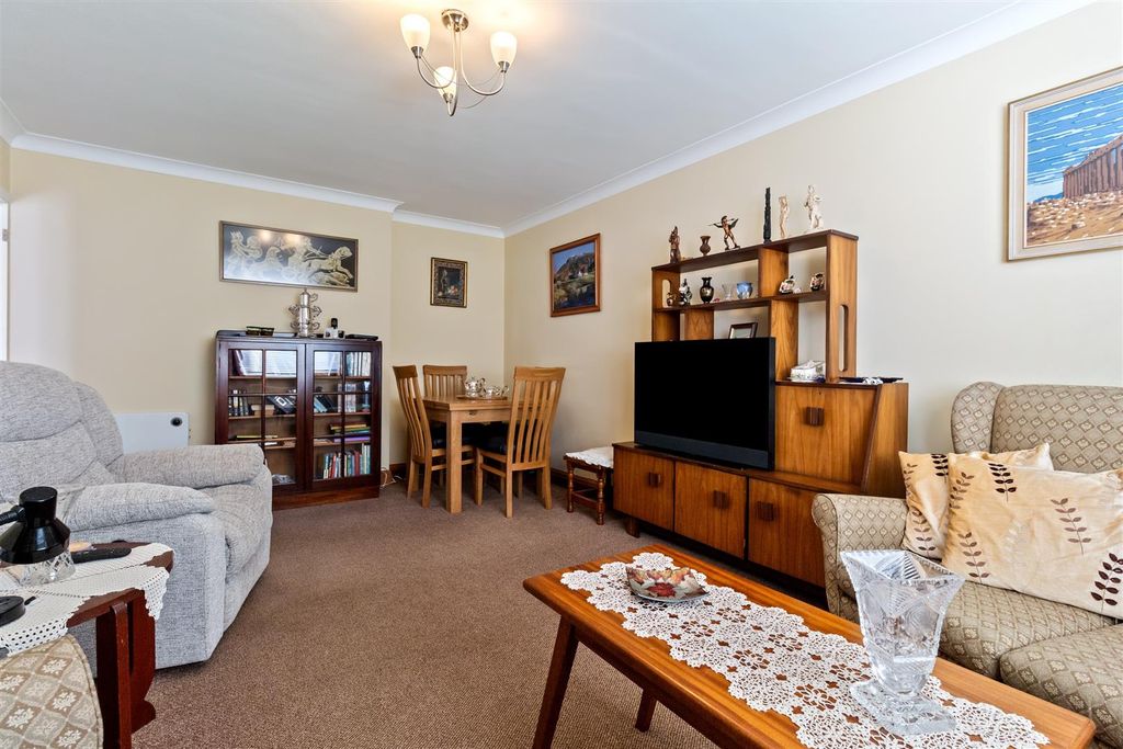 Property photo 3 of 17 24,Norfolk Court-002.Jpg