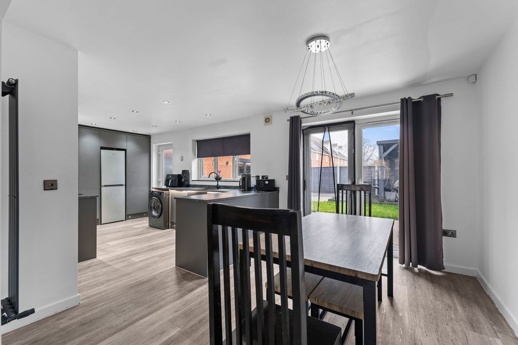 Property photo 2 of 34