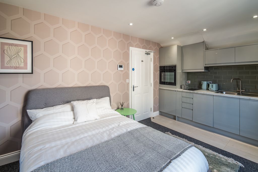 Property photo 3 of 9 Canning Place B305-003