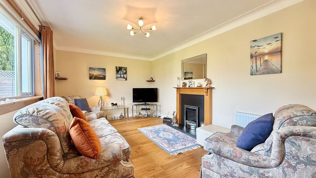 Property photo 3 of 28