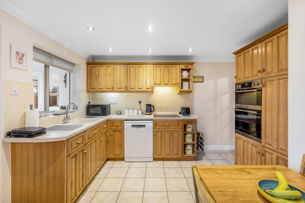 Property photo 2 of 27 14 Manor Drive (Holbeach)-18