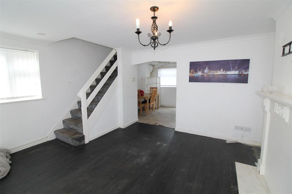 Property photo 3 of 11 Living Room