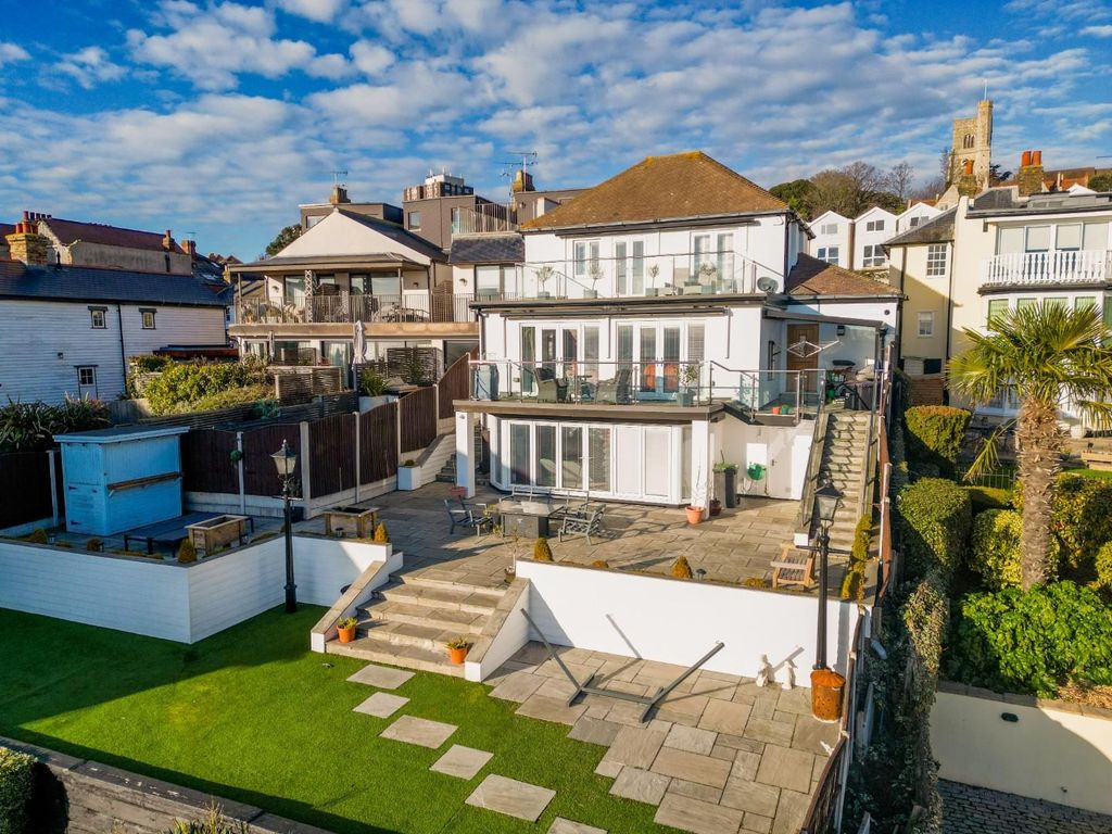 Property photo 3 of 49