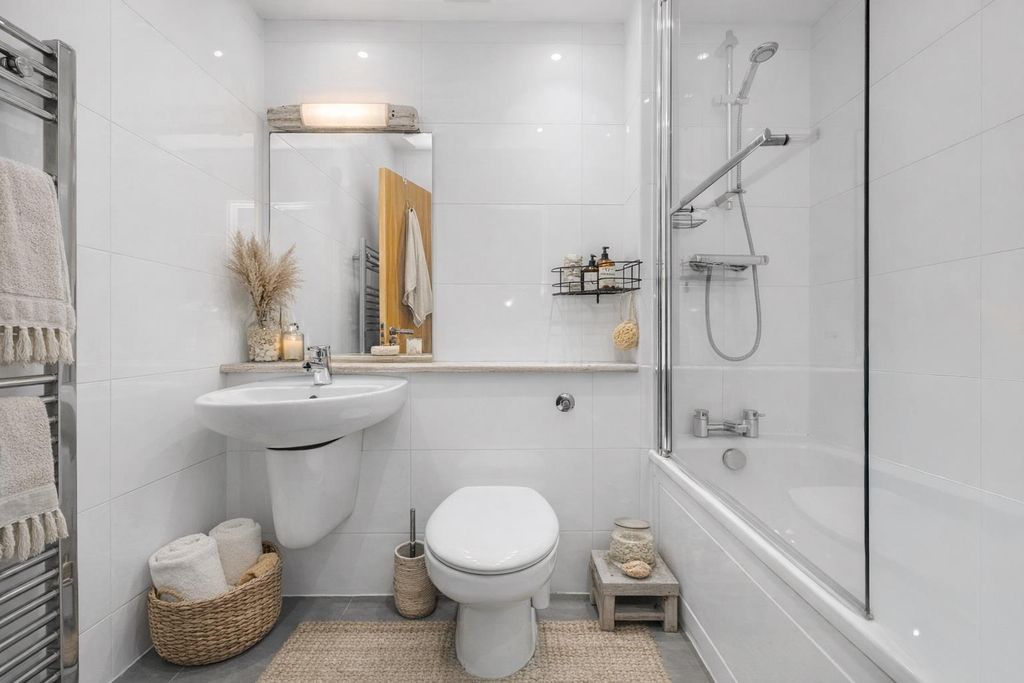 Property photo 3 of 11 Bath.Png