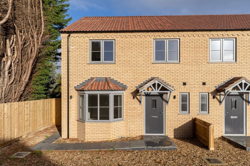 Property photo 1 of 28